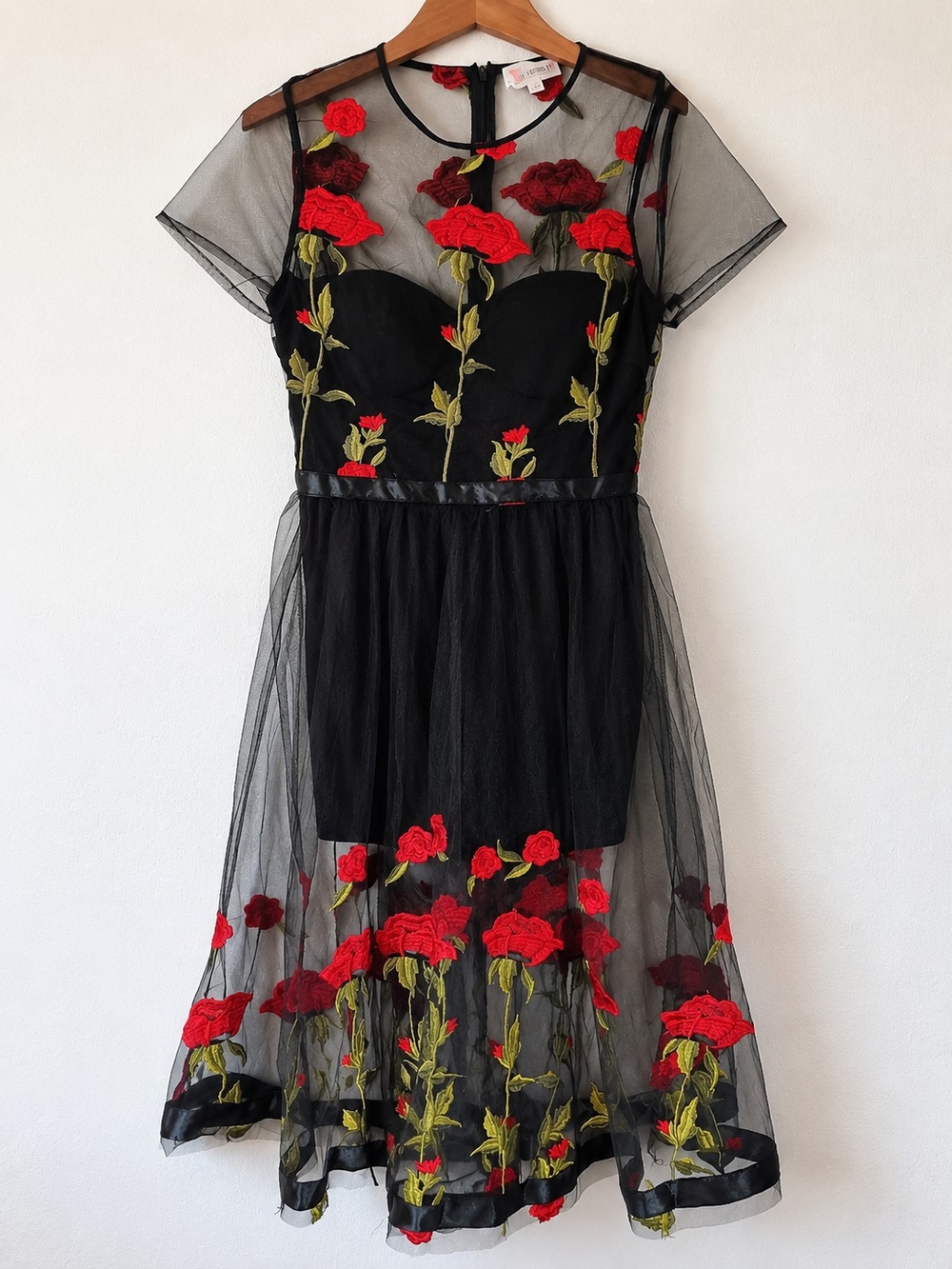 L’ATISTE Black Red Rose Embroidered Sheer Mesh Midi Dress Size L - Picture 2 of 8